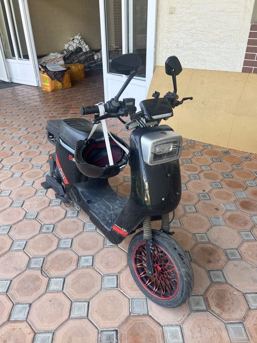 A8L elektro skuter sotiladi