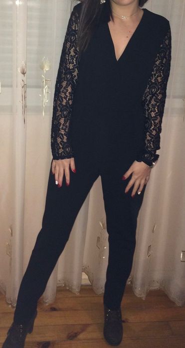 Черен гащеризон с дантелени ръкави