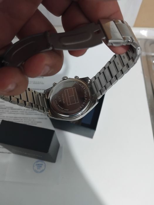 Ceas Tommy Hilfiger original – În garanție până în august 2027 – Aspect impecabil