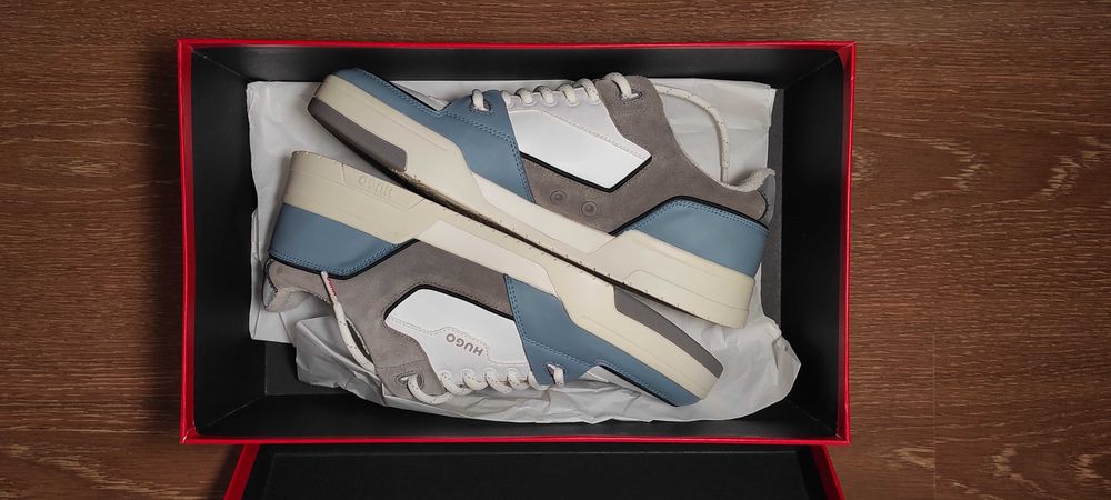 Продам кроссовки HUGO