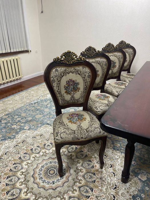 Стол и 10стул комплект в идеалном состояние