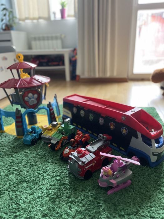 Пес патрул - камион , кула и отделни колички с кученца