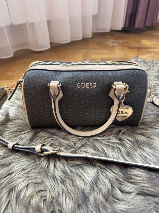 Дамска чанта Guess