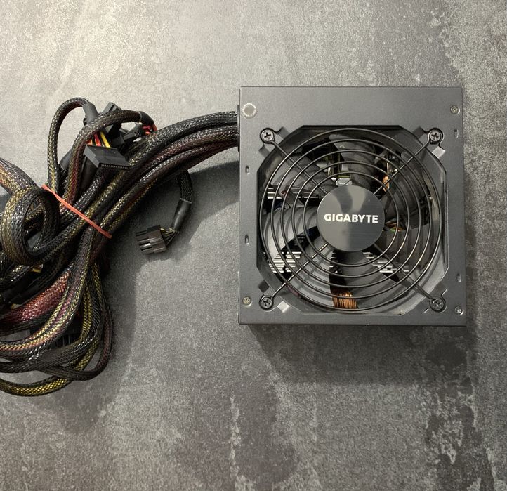 Блок питания Gigabyte P650B 80+ Bronze