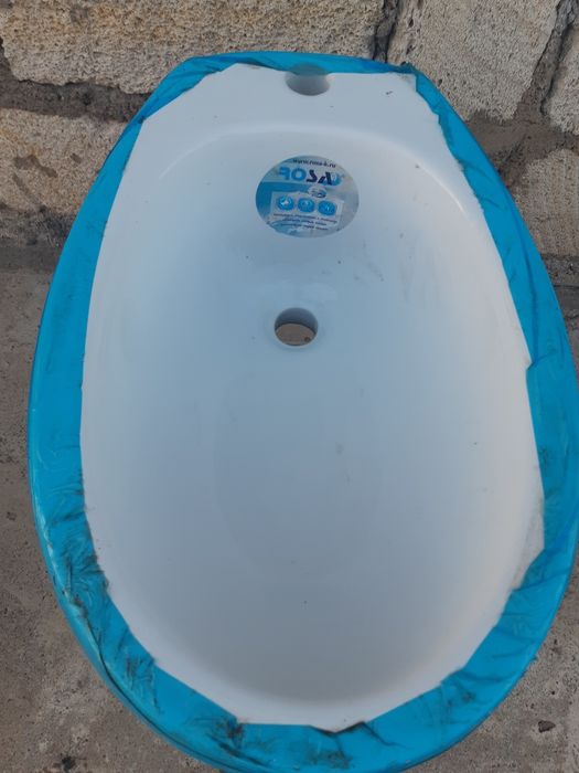 Биде с краном новый