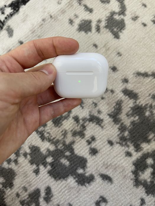 Продам оригинальные наушники Air Pods