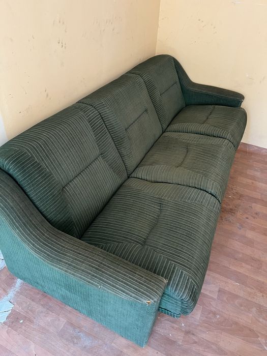 продам б/у диван и 2 кресла