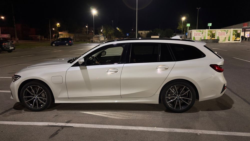 BMW 330e g21 2021