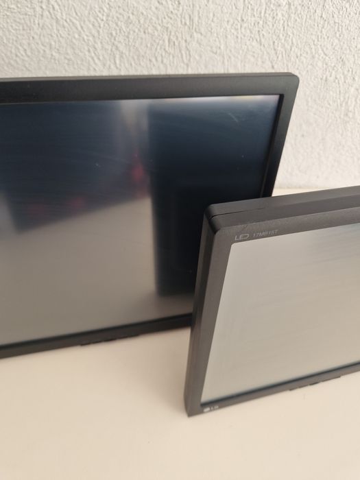 Monitoare Touchscreen LG 19" si 17"