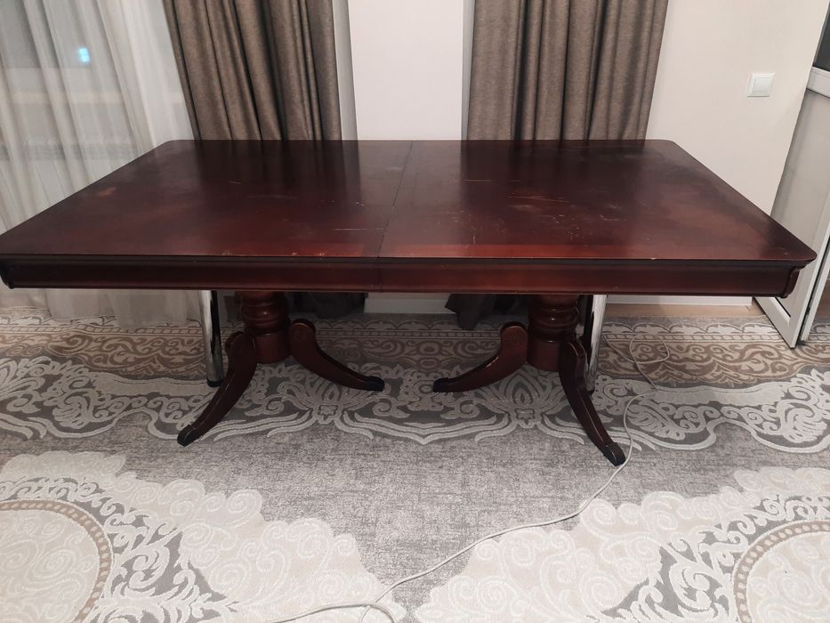 Стол для гостиной