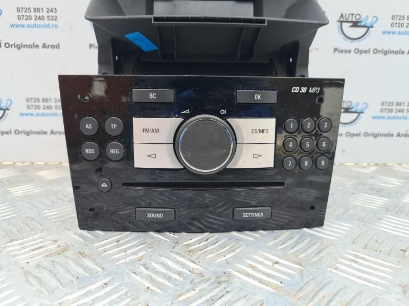 CD Player Black Piano cu display CD 30 MP3 Opel Zafira B Facelift