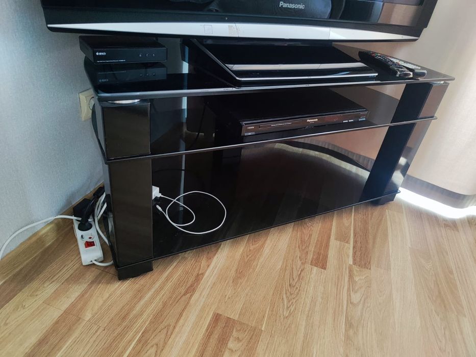 Телевизор 115 диагональ + твоих тумба