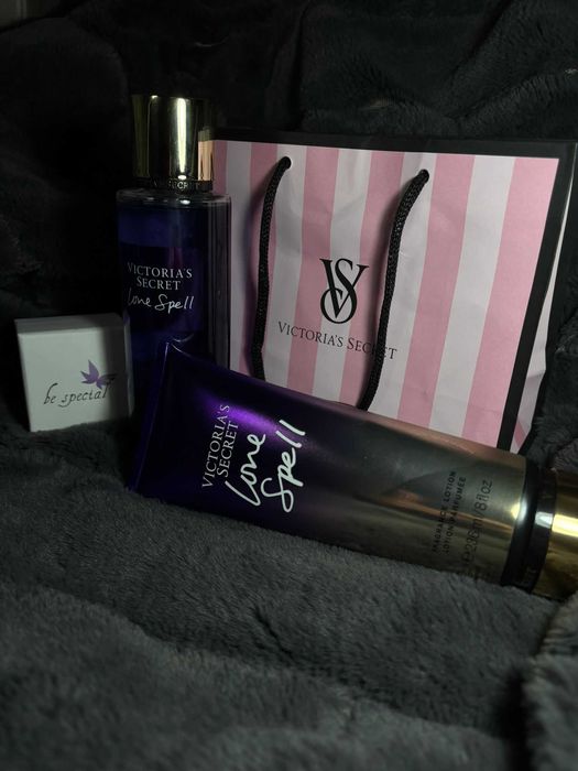 Set Victoria’s Secret Love Spell – Body Mist + Body Lotion
