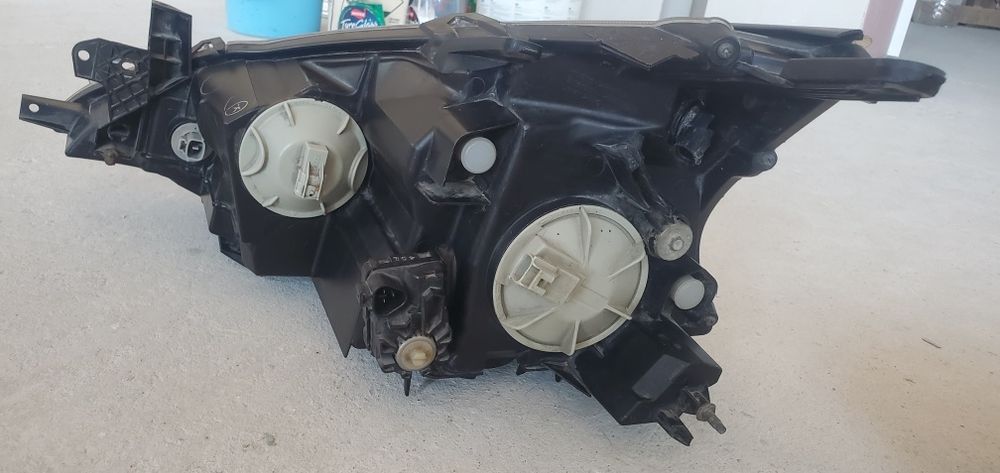 Фар десен Мицубиши Грандис