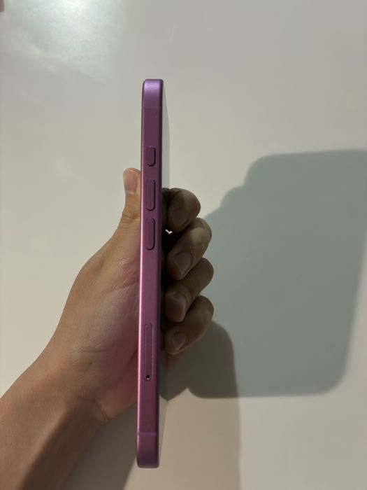 Iphone 16 / 128GB/ - в гаранция