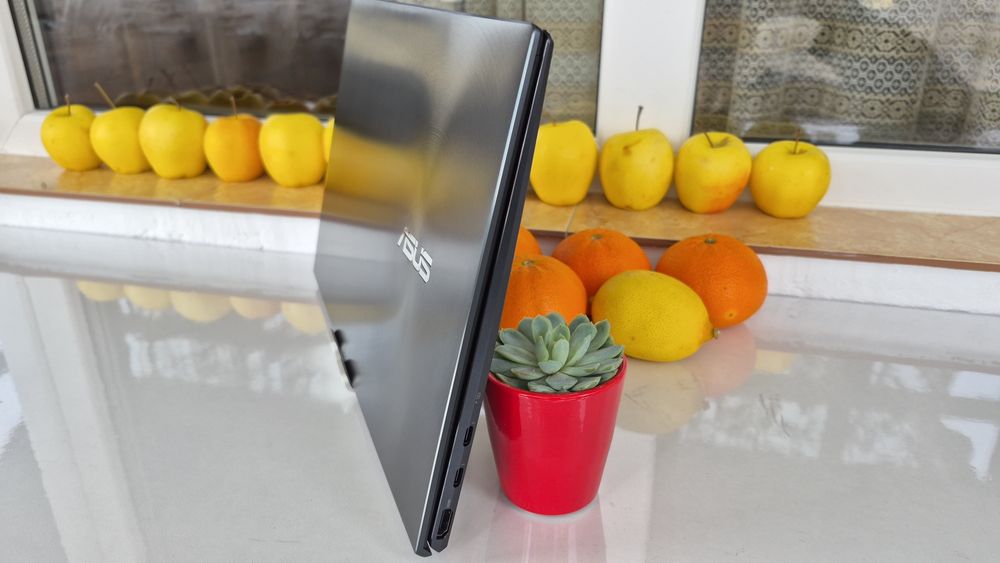 Asus ZenBook 14 UX425EA Extra Pack i7-1165G7, 16GB RAM, 1TB SSD Win 11