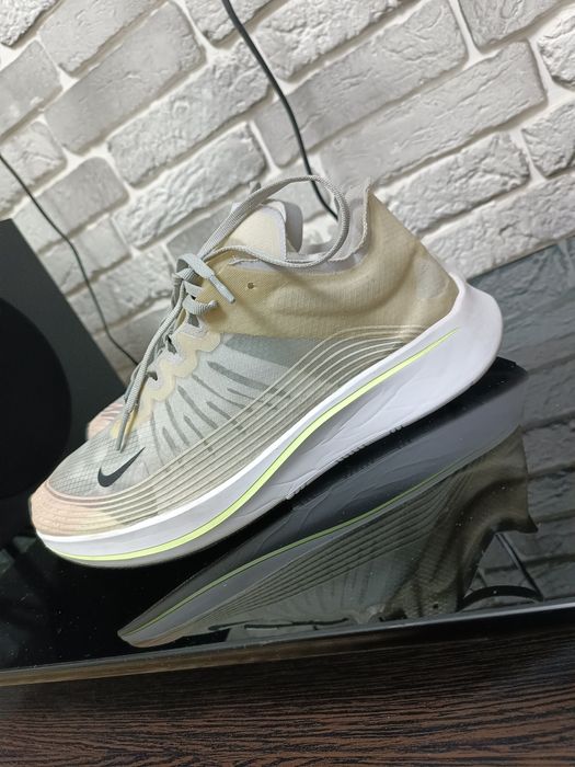 Оригинальные кроссы Nike