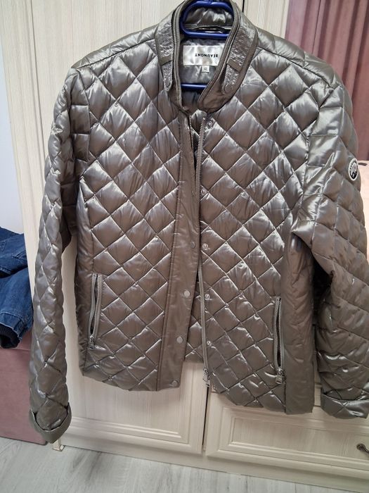 Vând geaca dama subțire.