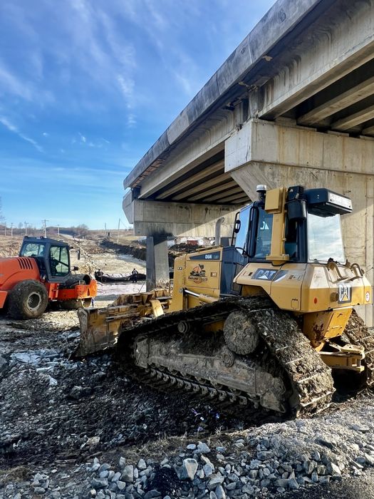 Piatra sparta balast nivelari terasamente demolari excavator buldozer