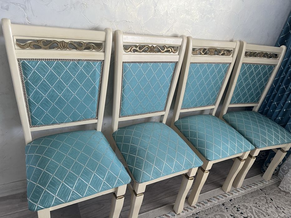 Продам стулья 10000 т