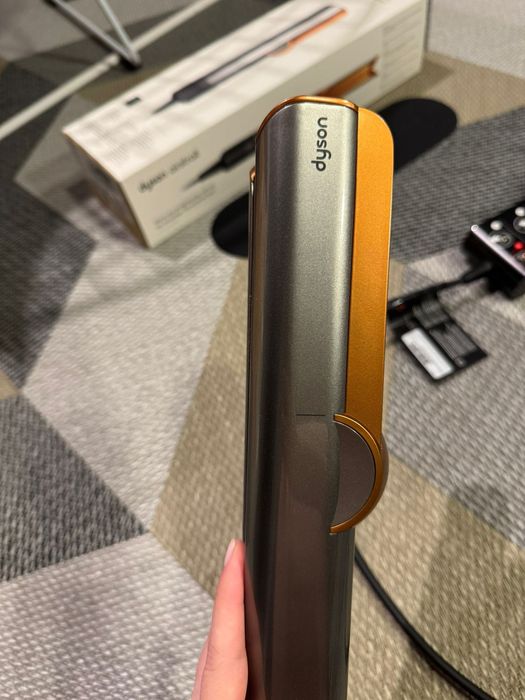 Aparat de indreptat parul Dyson HT01 Airstrait™ (Nichel/Cupru), ca nou