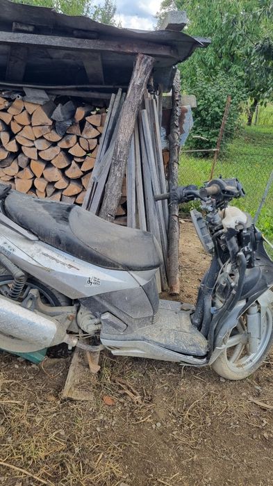 Scuter avariat - Aprilia sporcity cube 125