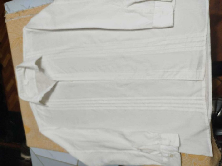 Отдам белую рубашку 48-170 за шоколадку