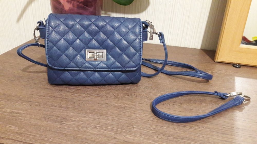 Продаю сумочку компактную