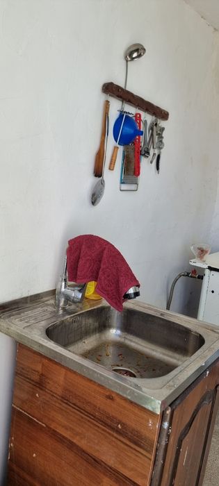 Kuyovboshi mahallasi 2 hona 10 sotih uy sotiladi