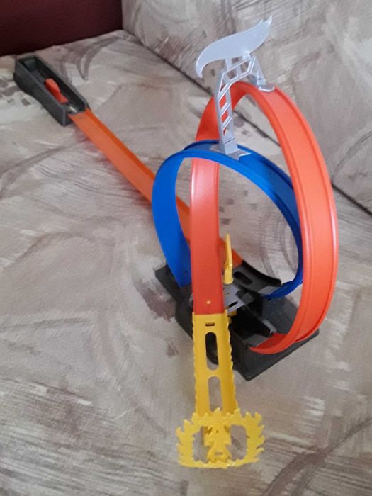 Писта hotwheels с лупинги
