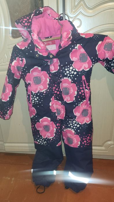 Продам комбинезон зимний для девочки