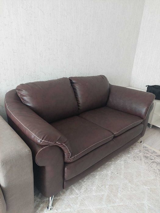 Диван кожаный (коричневый)