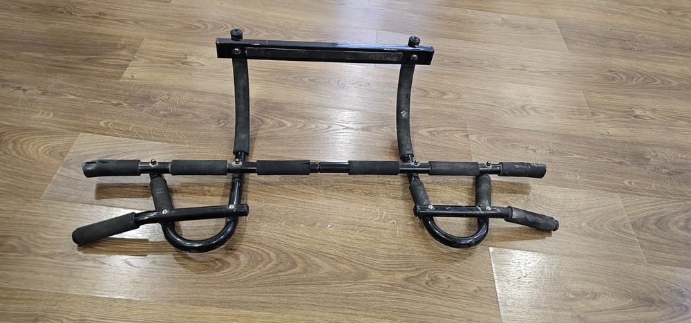 Турник для помещения.