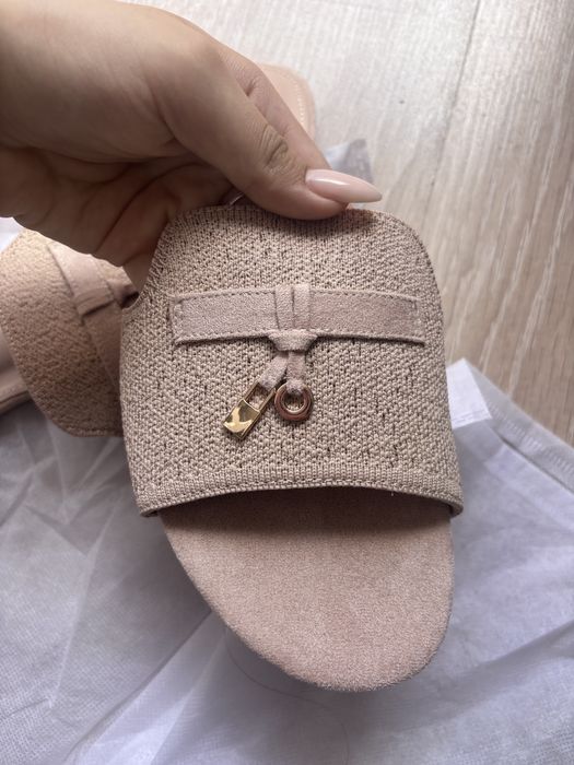 Бежави чехли за лятото