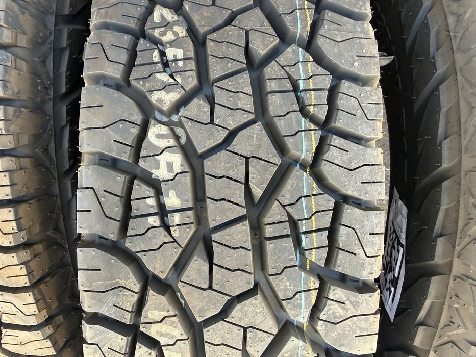 235/80 R17 KUMHO RoadVenture A/T anvelope noi 4x4 M+S /Montaj inclus