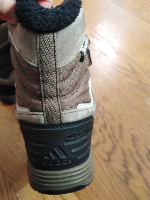 Ботуши. Adidas ..