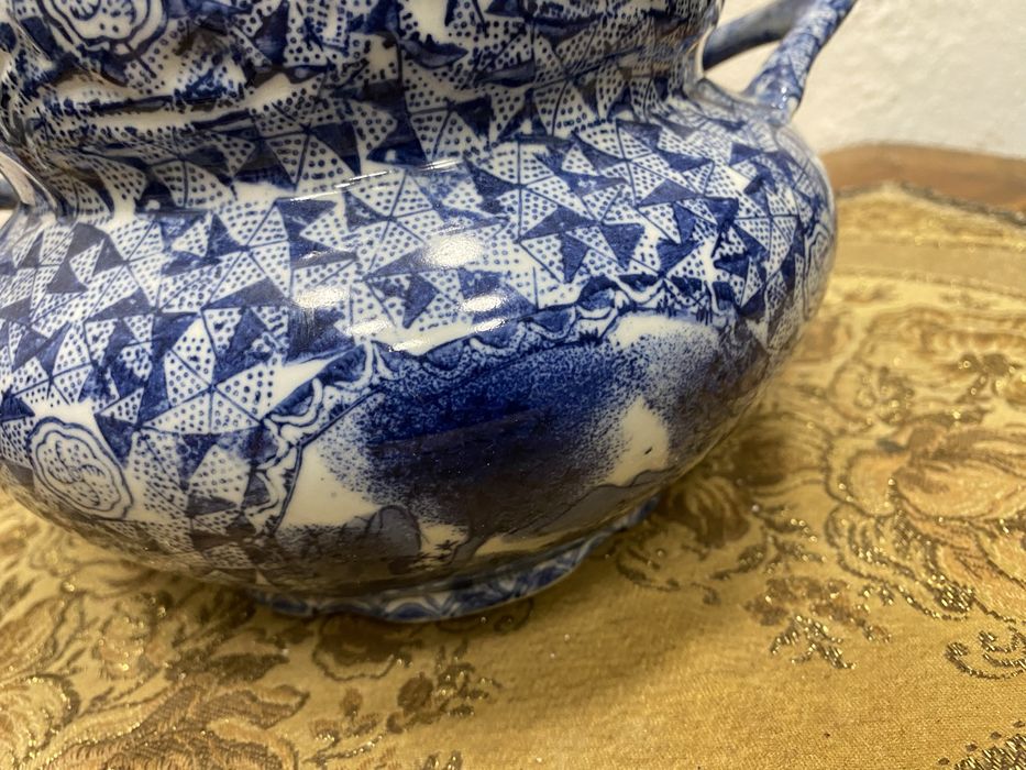 Английска порцеланова кашпа с маркировка