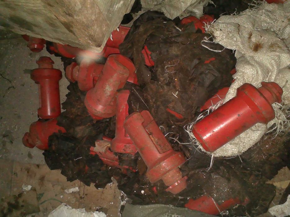 Буровые наголовники на штанги Д 32мм и ключи подкладные отбивные