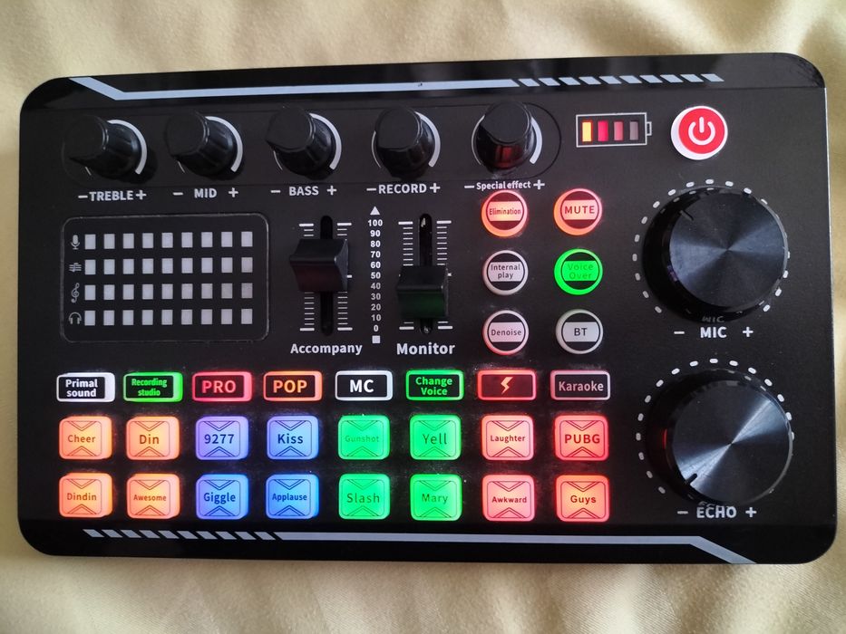 Placă de sunet audio externă cu efecte, bluetooth și baterie.