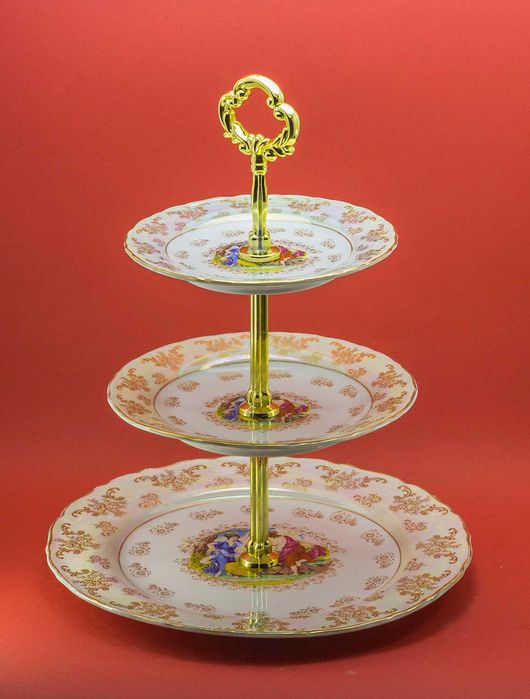 Подарок к 8 МАРТУ Любимой - горка (Этажерка) МАДОННА. Чешский фарфор.