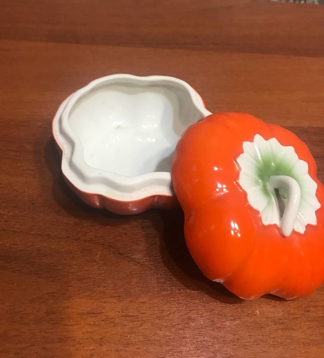 Наборы мельхиор чайно кофейные.Ведро для шампанского.Масленка помидор