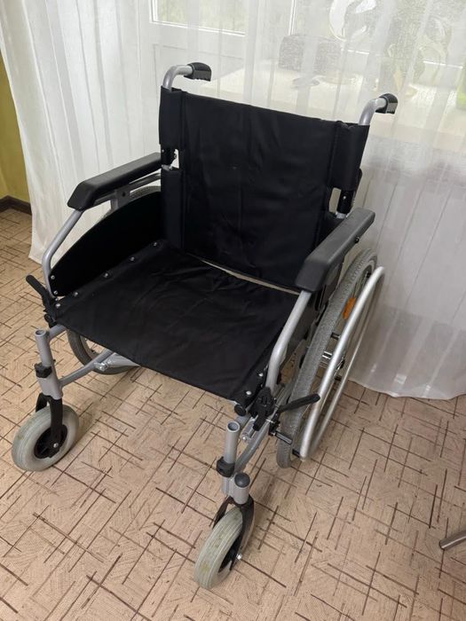 Продам инвалидную коляску