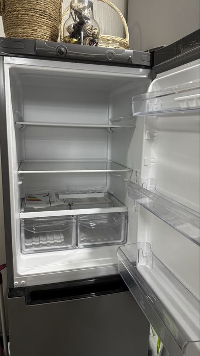 Новый холодильник Indesit