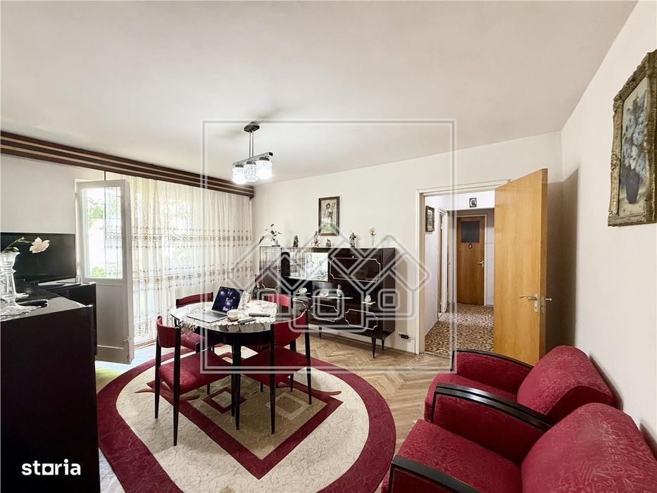 Ap pe Mihai Viteazu, 3 camere, etaj intermediar, balcon