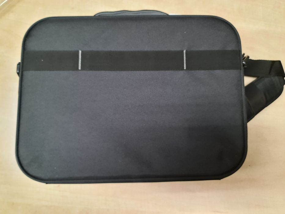 Geanta laptop 16'  marca Case Logic noua, sigilata