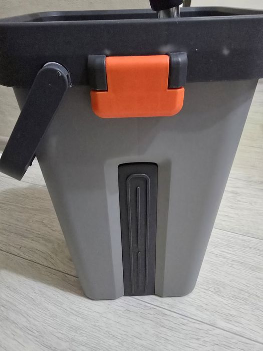 Ведро со шваброй.