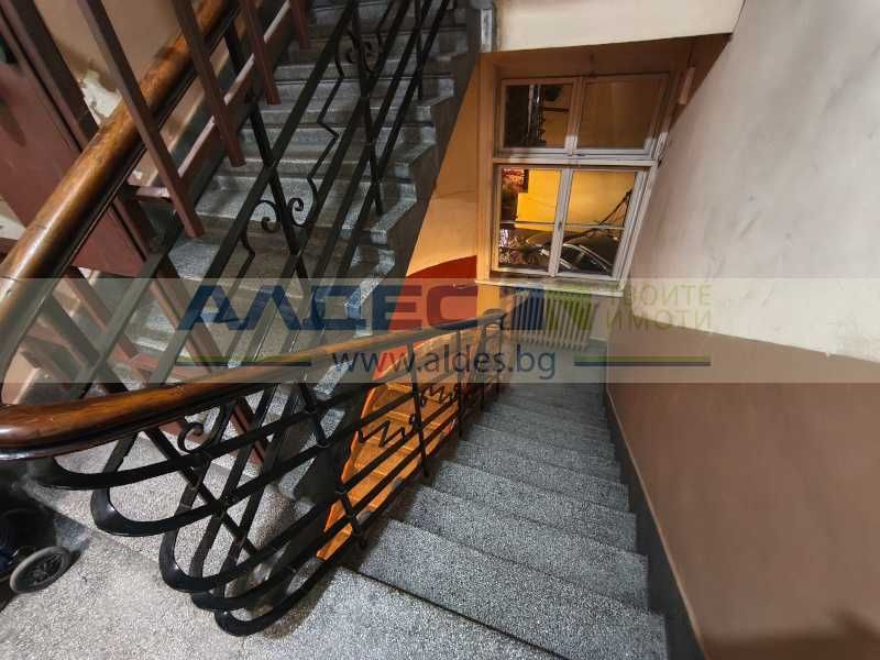 Отдава се дългосрочно офис на пл. Славейков!