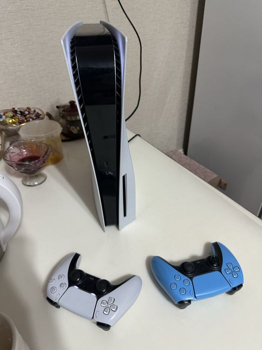 Продам пс5 2 джойстика популярные игры