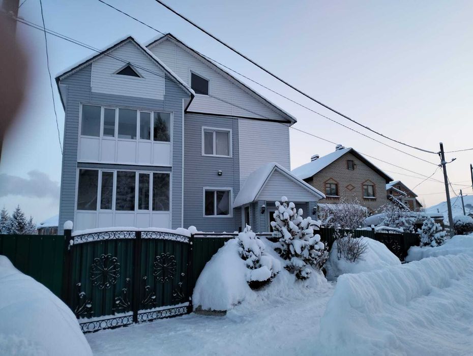 Коттедж в поселке Ульбинский