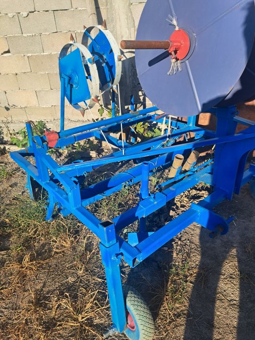 Машина за полагане на мулч и капково.